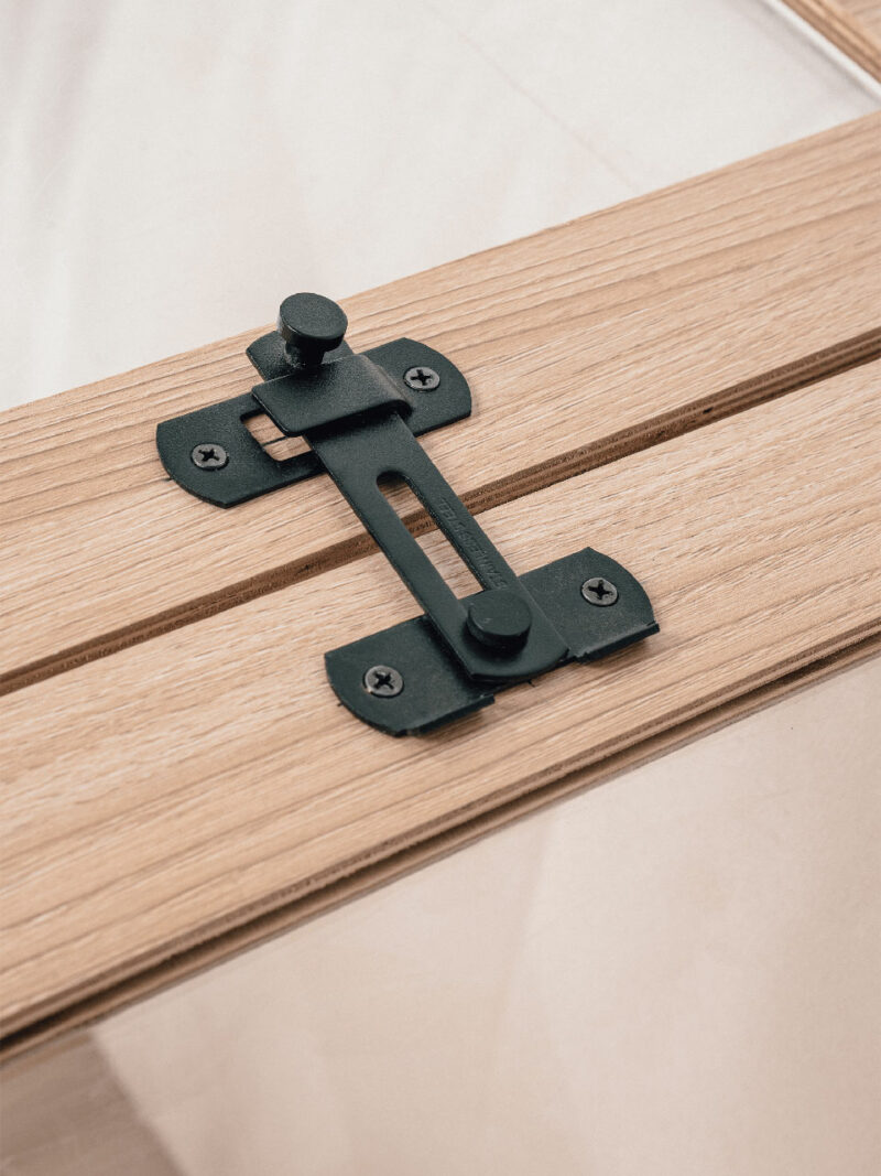 Drewniany domek dla zwierząt MILU – komfort, styl i bezpieczeństwo